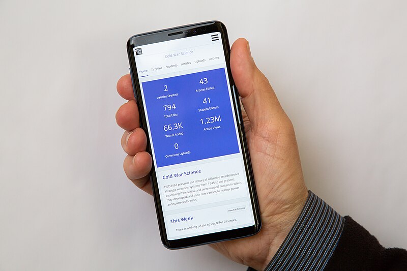 File:Wiki Education Dashboard on mobile in hand.jpg